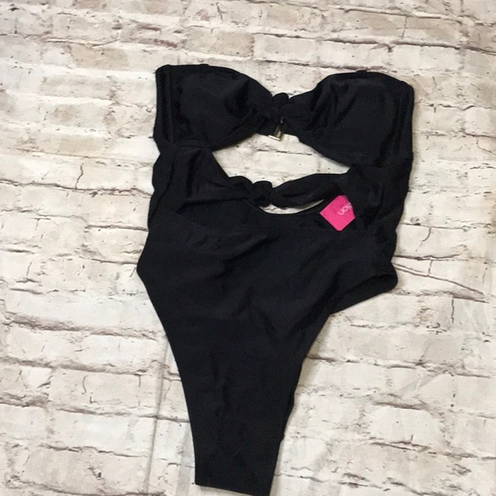 🔥Xilaration black swimsuit one piece keyhole strapless size medium